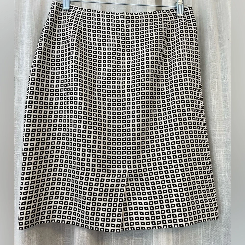 Ann Taylor 100% silk fully lined mini skirt size 6